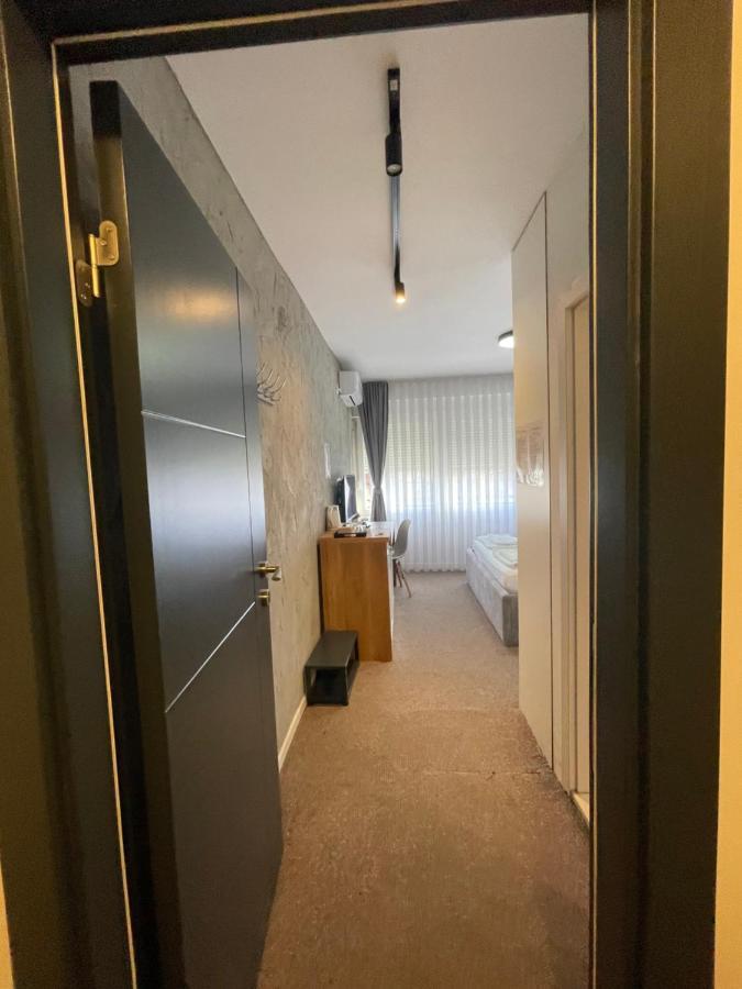 New Prishtina Luxury Rooms Pristina Esterno foto